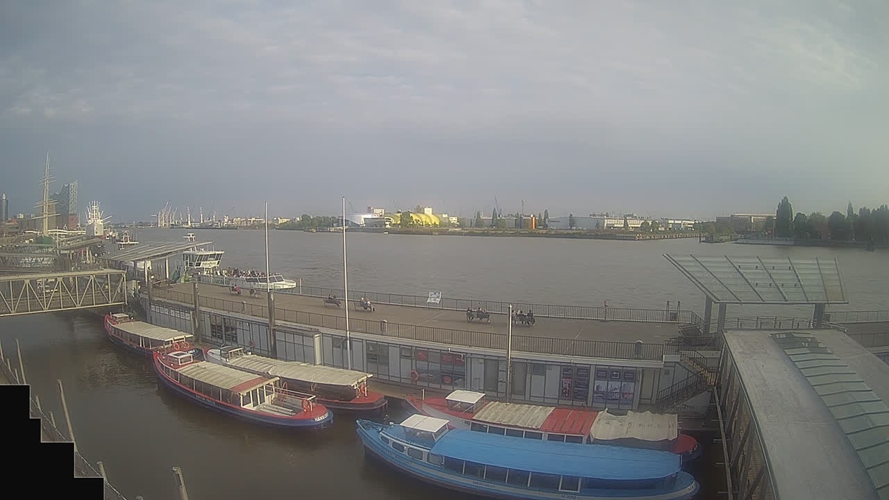 Archiv Foto Webcam Hamburg: Landungsbrücken