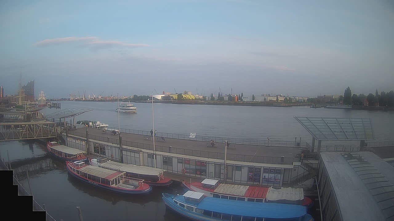 Archiv Foto Webcam Hamburg: Landungsbrücken