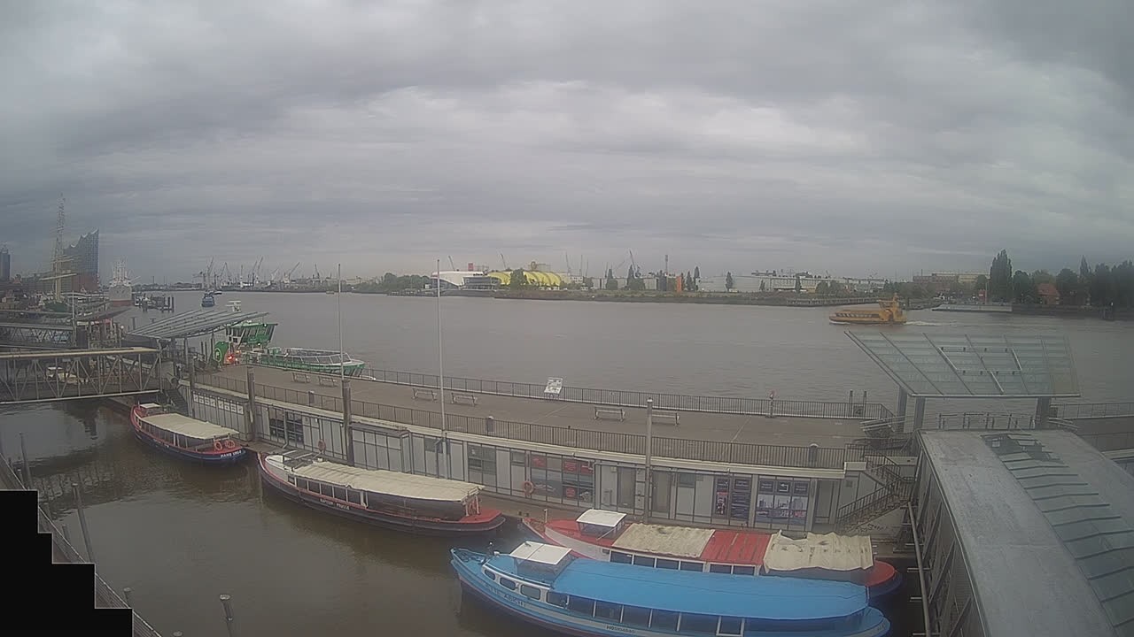 Archiv Foto Webcam Hamburg: Landungsbrücken
