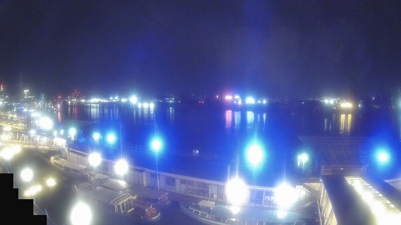 Archiv Foto Webcam Hamburg: Landungsbrücken