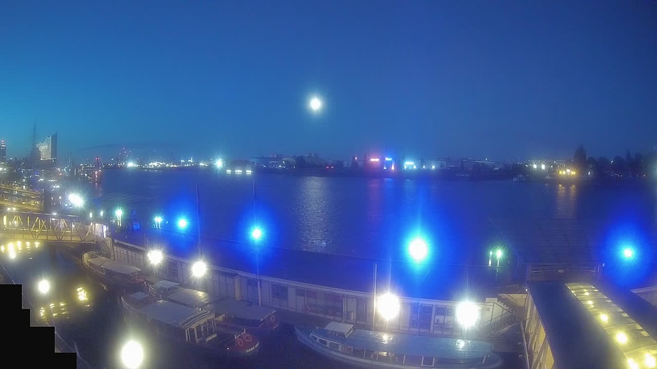 Archiv Foto Webcam Hamburg: Landungsbrücken