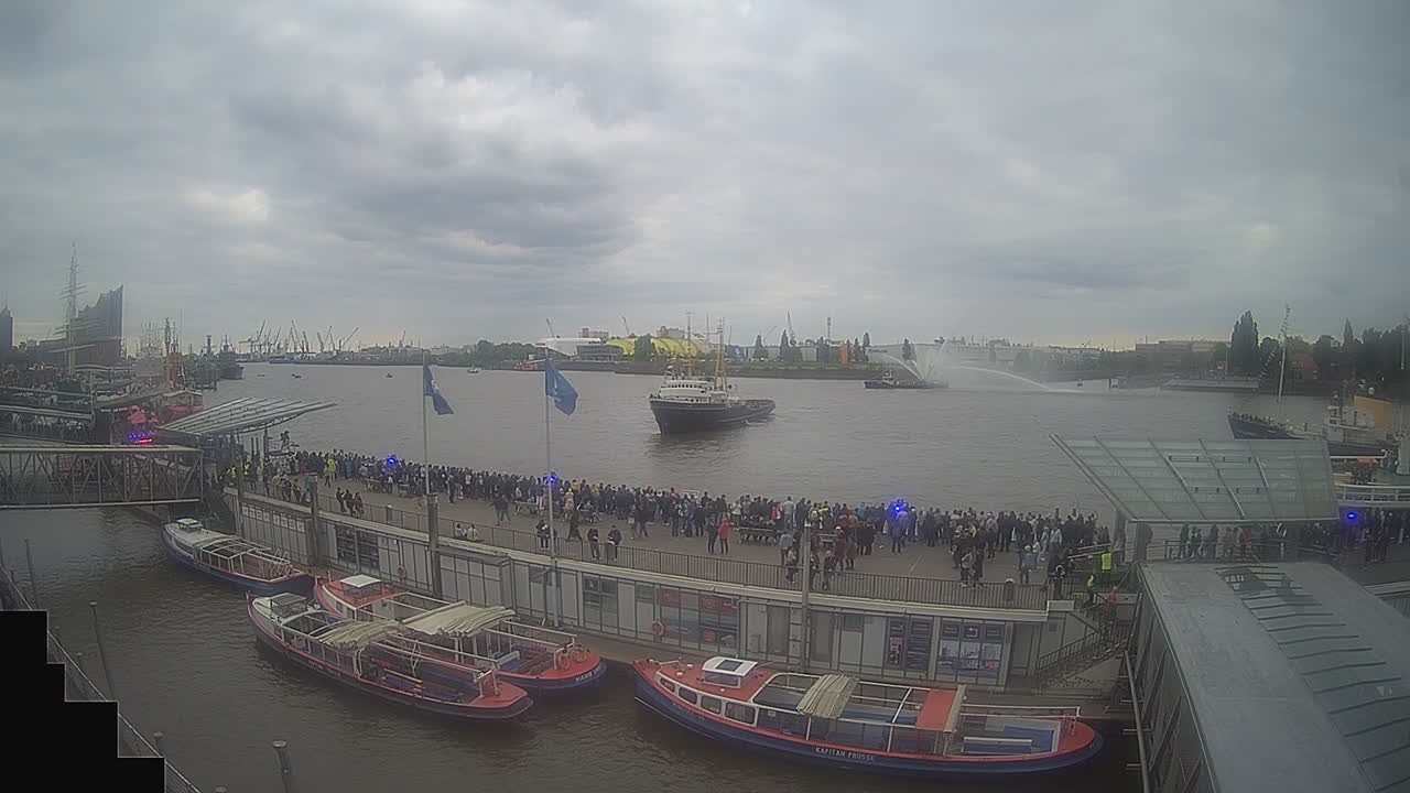 Archiv Foto Webcam Hamburg: Landungsbrücken