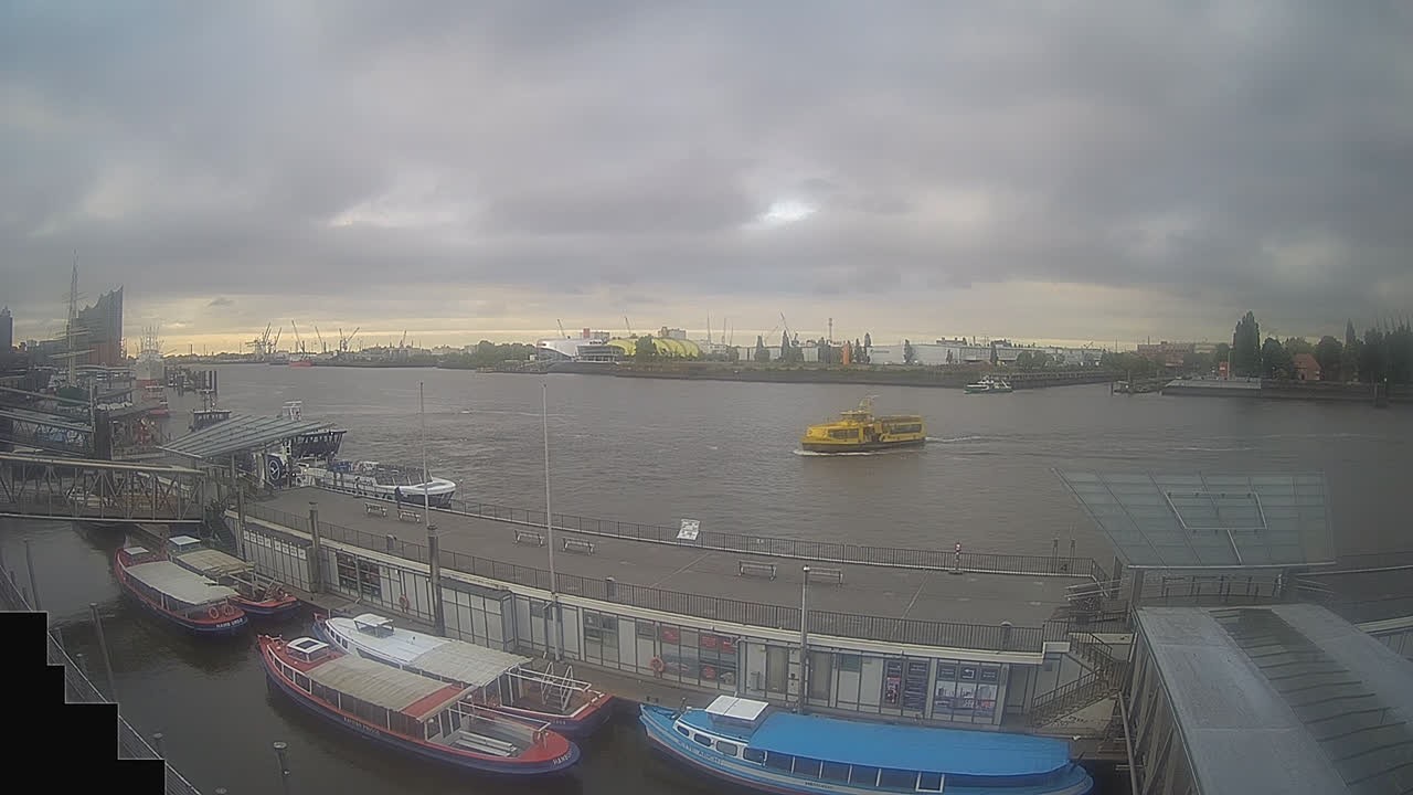 Archiv Foto Webcam Hamburg: Landungsbrücken