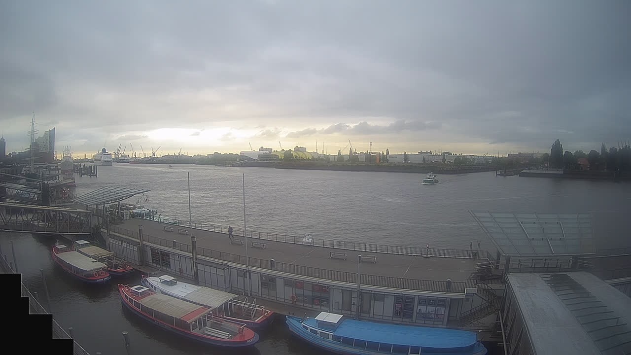 Archiv Foto Webcam Hamburg: Landungsbrücken