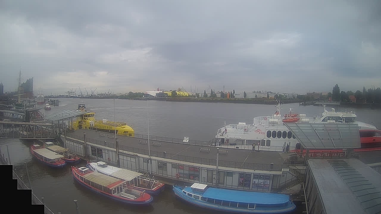 Archiv Foto Webcam Hamburg: Landungsbrücken