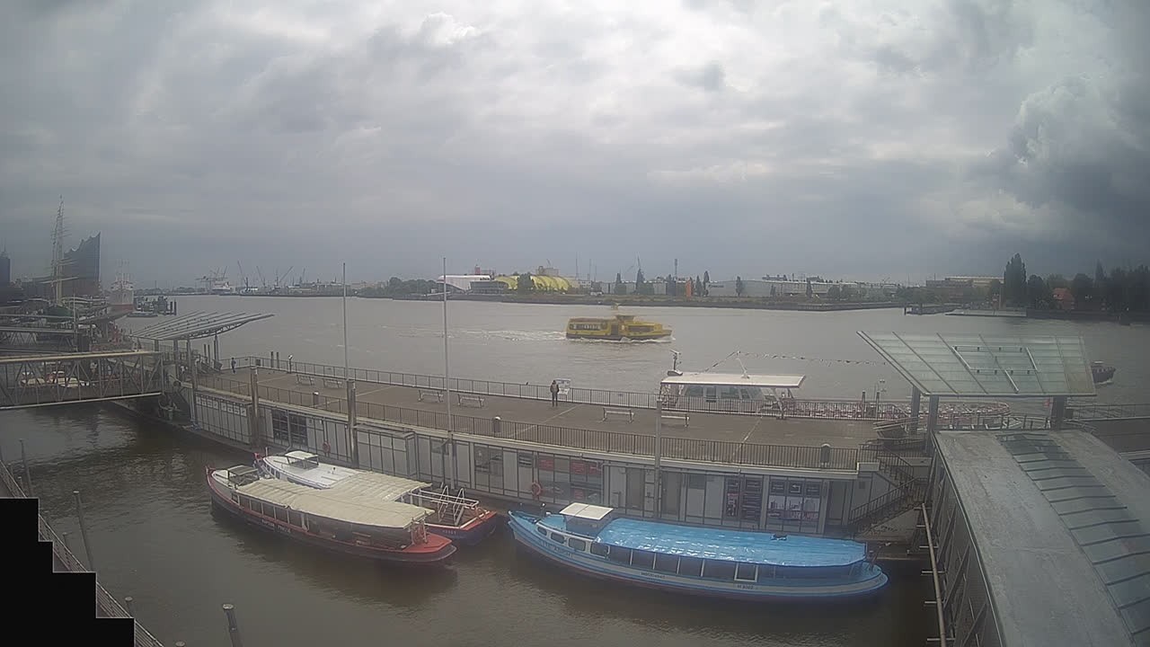 Archiv Foto Webcam Hamburg: Landungsbrücken