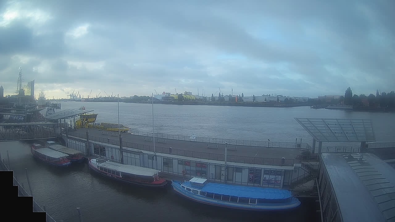 Archiv Foto Webcam Hamburg: Landungsbrücken