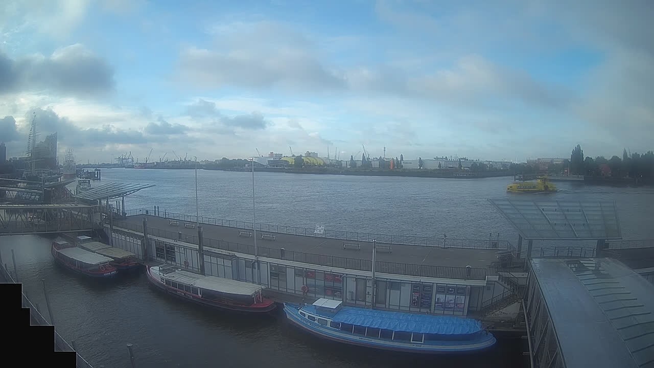 Archiv Foto Webcam Hamburg: Landungsbrücken