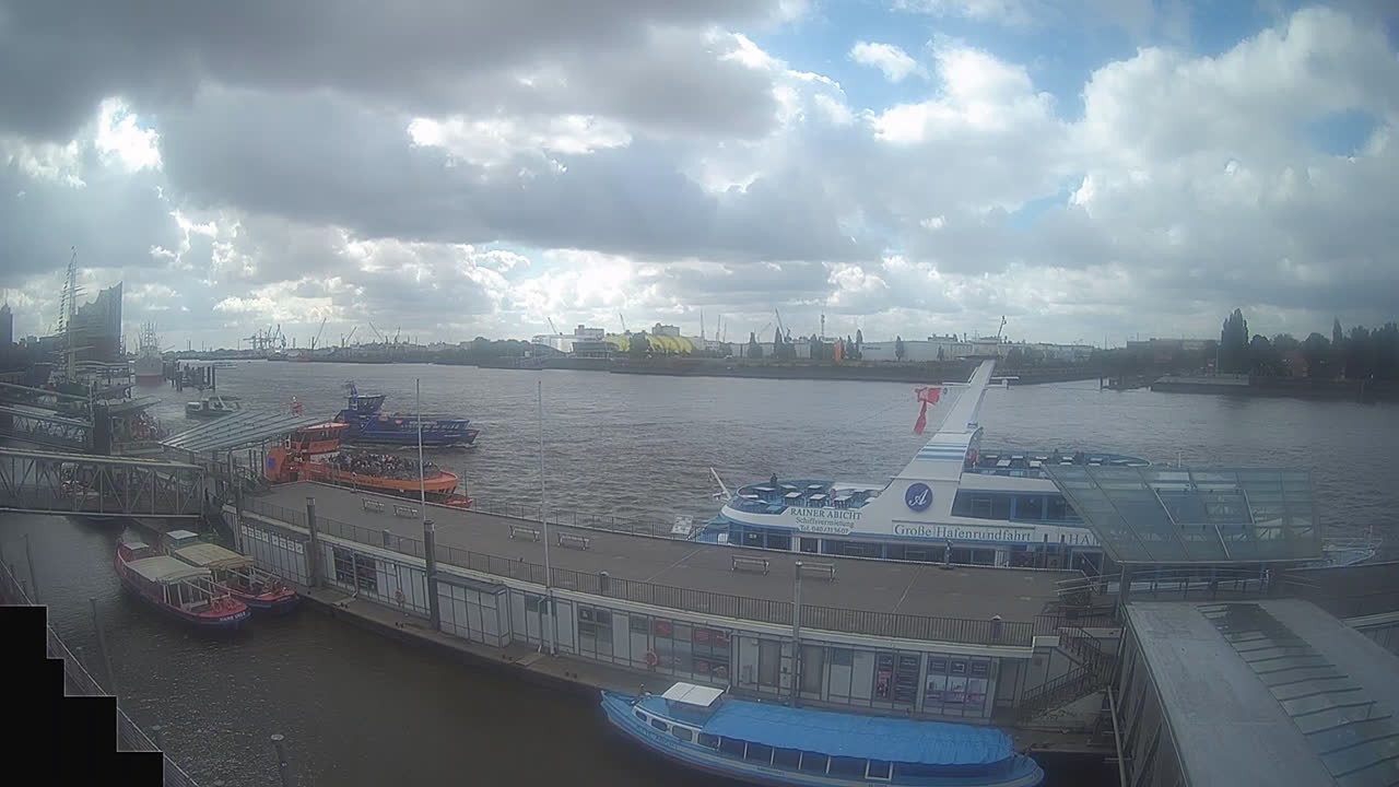 Archiv Foto Webcam Hamburg: Landungsbrücken