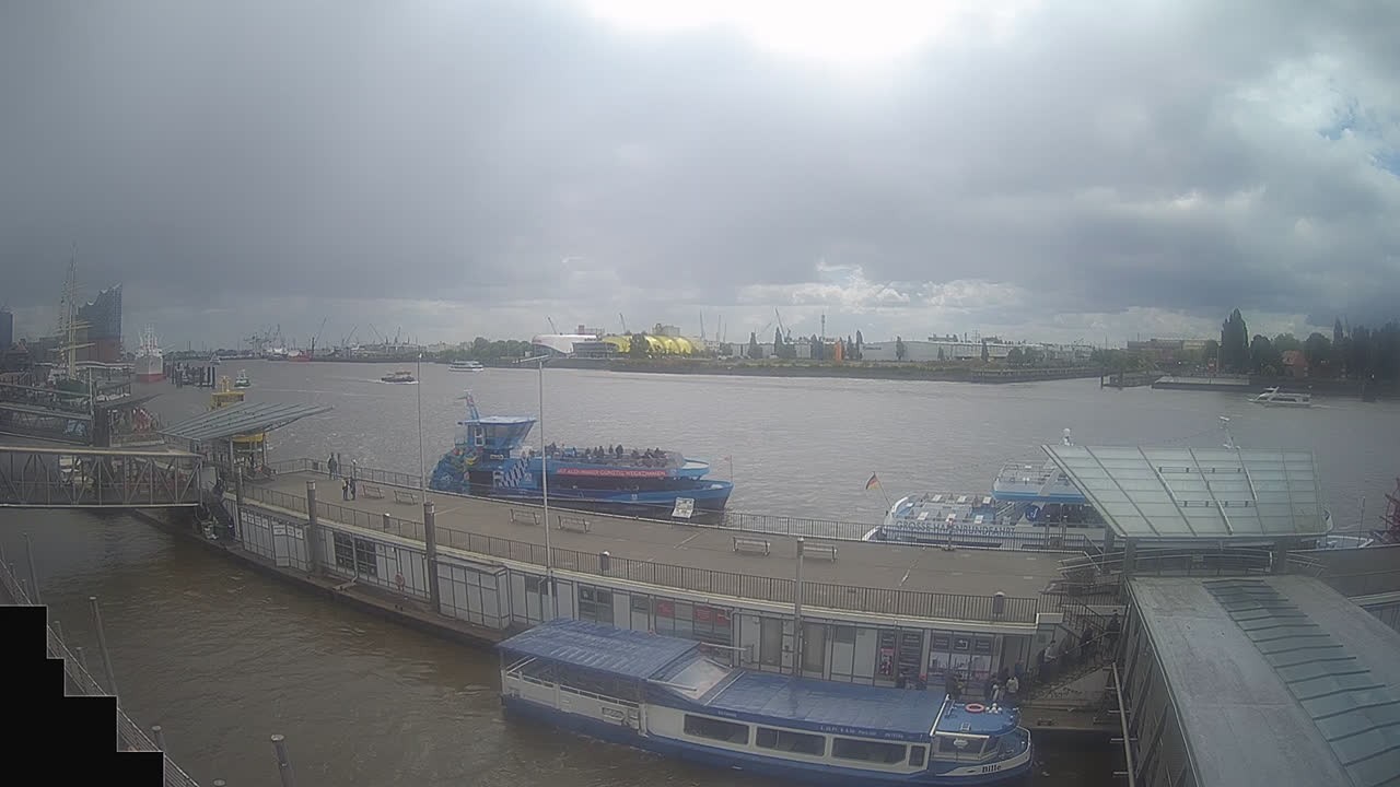 Archiv Foto Webcam Hamburg: Landungsbrücken