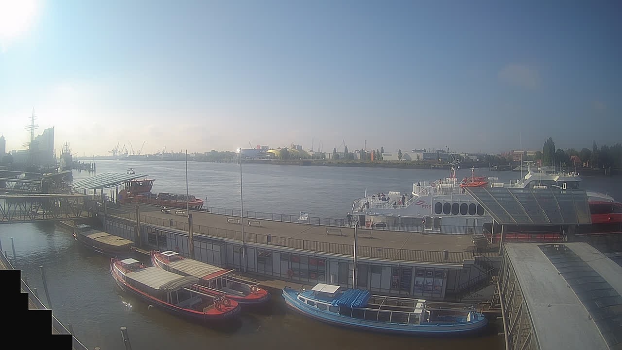 Archiv Foto Webcam Hamburg: Landungsbrücken