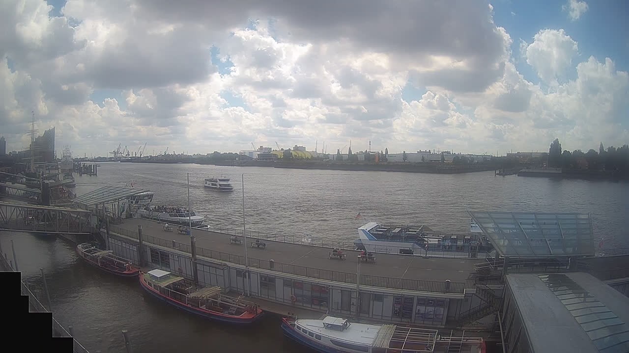 Archiv Foto Webcam Hamburg: Landungsbrücken