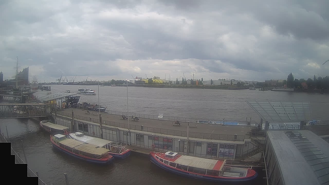 Archiv Foto Webcam Hamburg: Landungsbrücken