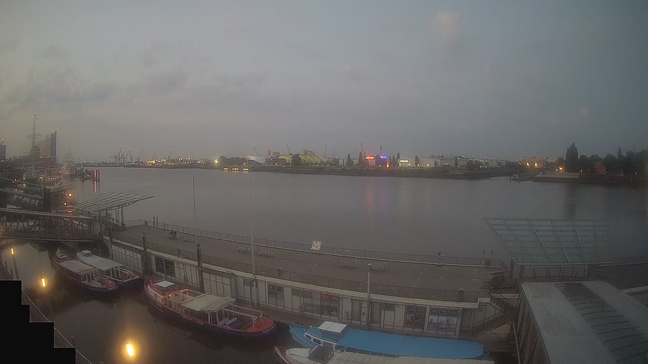 Archiv Foto Webcam Hamburg: Landungsbrücken