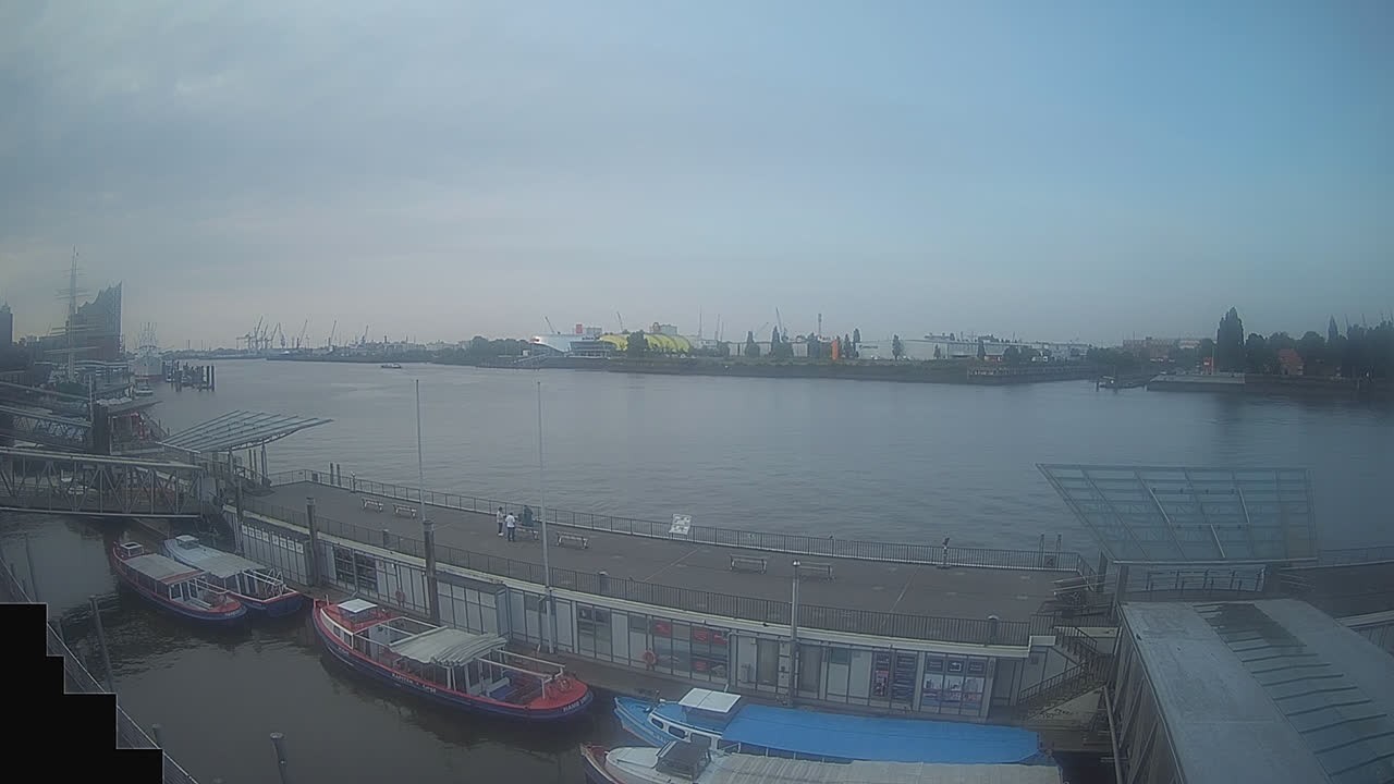Archiv Foto Webcam Hamburg: Landungsbrücken