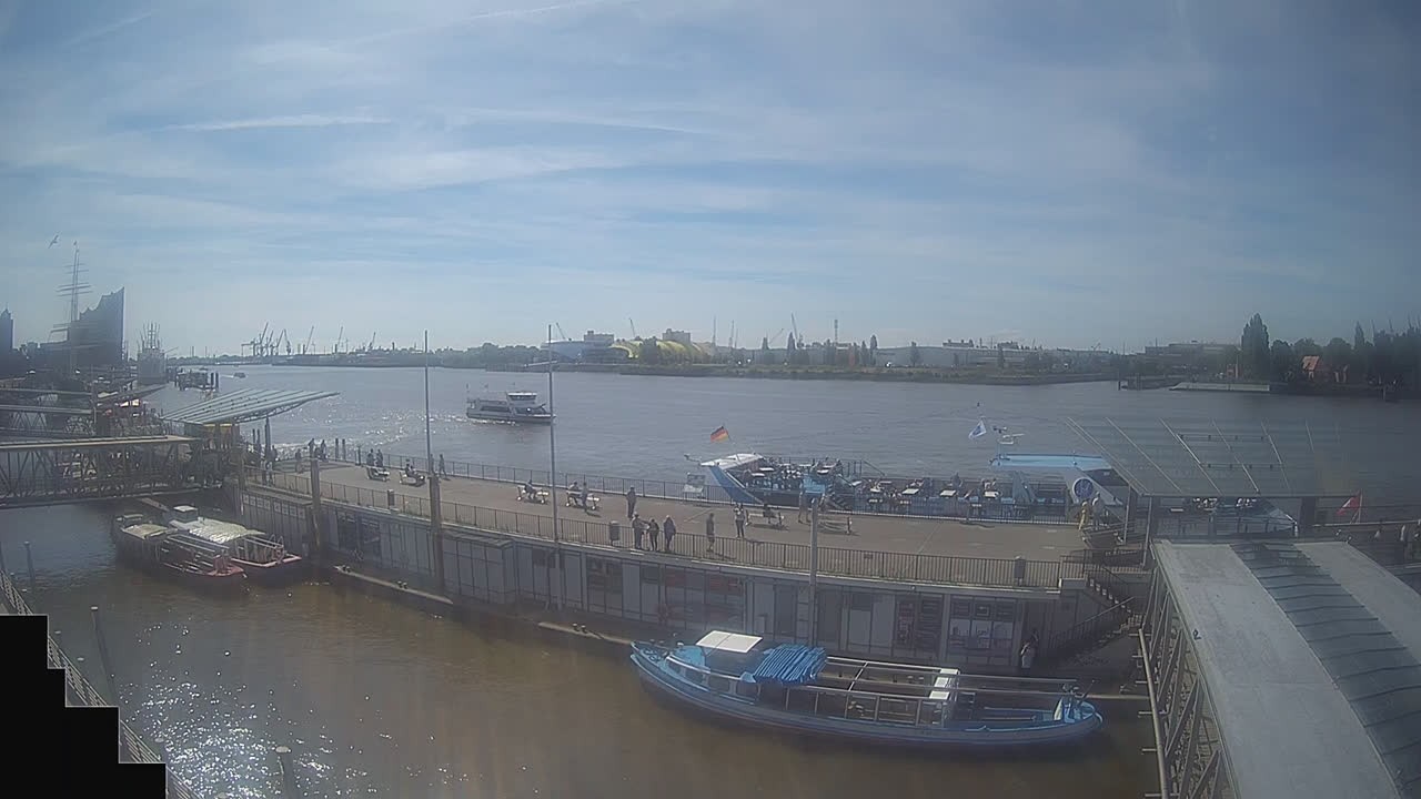 Archiv Foto Webcam Hamburg: Landungsbrücken