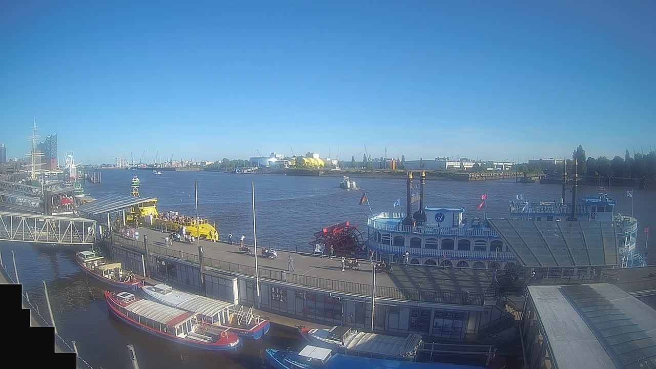 Archiv Foto Webcam Hamburg: Landungsbrücken