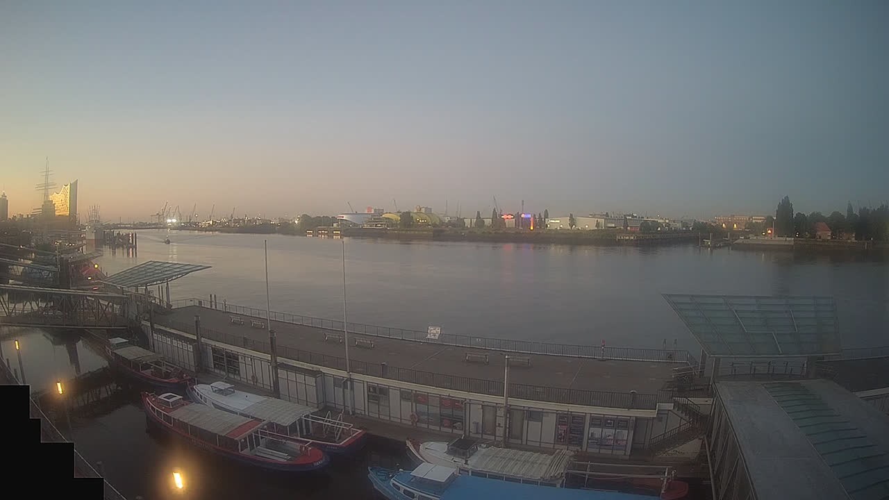 Archiv Foto Webcam Hamburg: Landungsbrücken