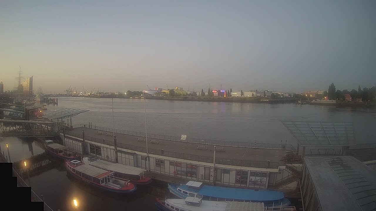Archiv Foto Webcam Hamburg: Landungsbrücken