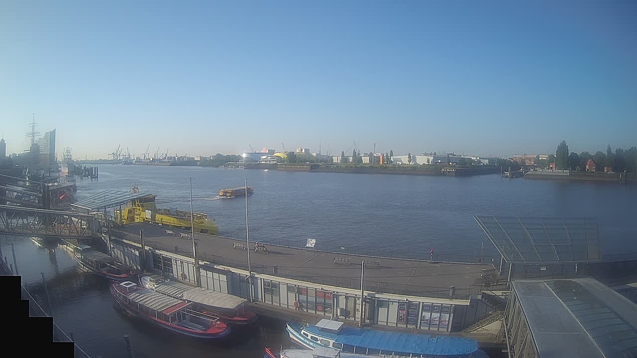 Archiv Foto Webcam Hamburg: Landungsbrücken