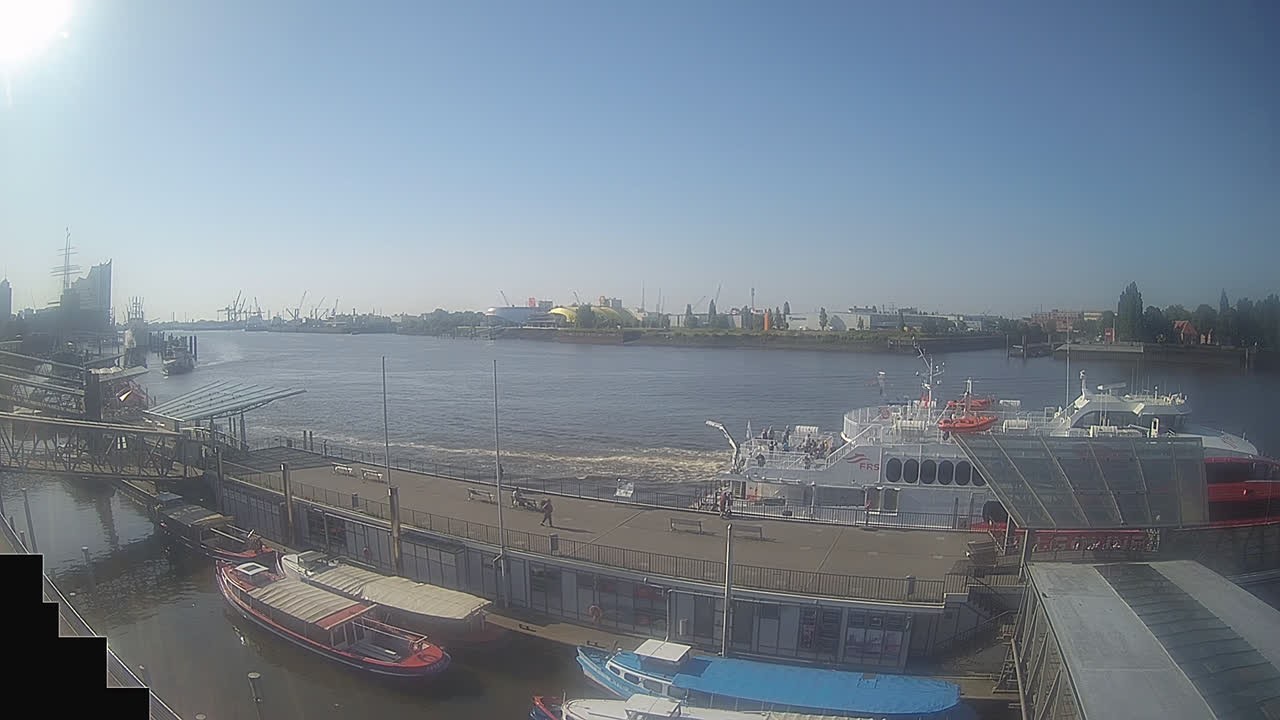 Archiv Foto Webcam Hamburg: Landungsbrücken