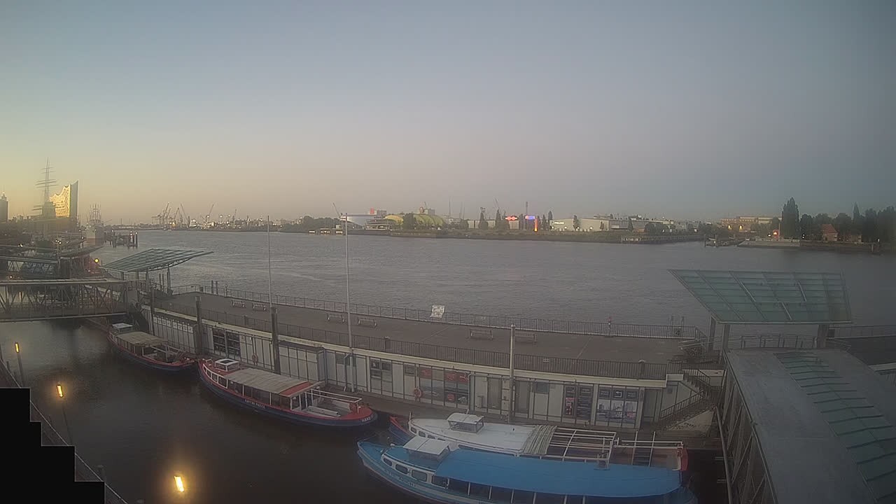 Archiv Foto Webcam Hamburg: Landungsbrücken