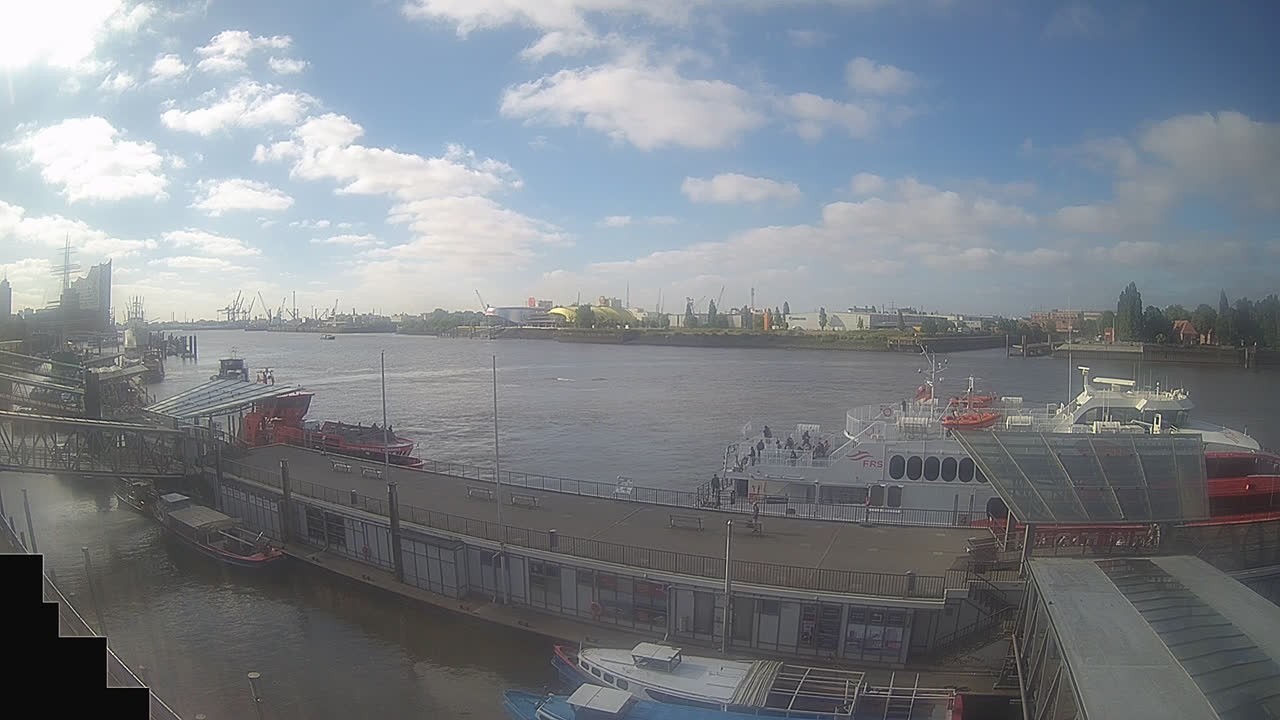 Archiv Foto Webcam Hamburg: Landungsbrücken