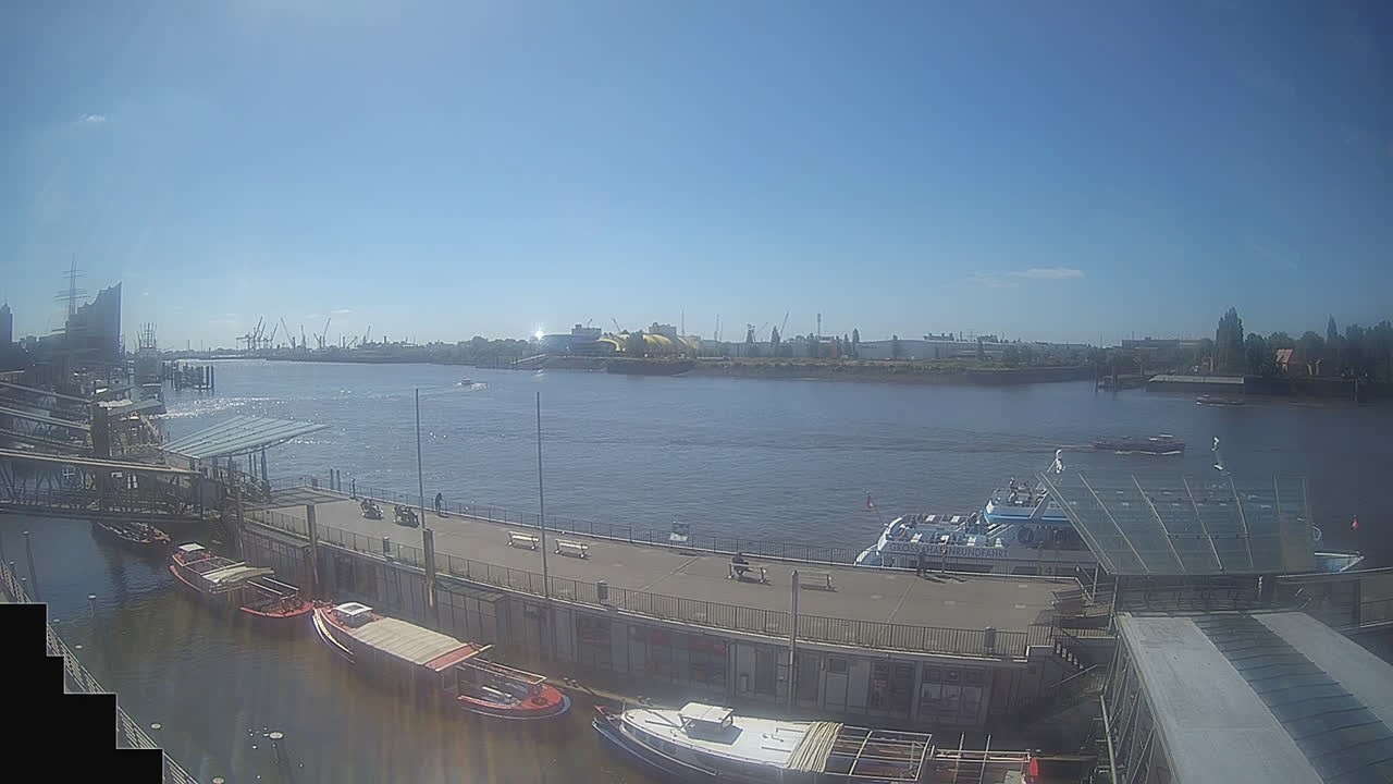 Archiv Foto Webcam Hamburg: Landungsbrücken