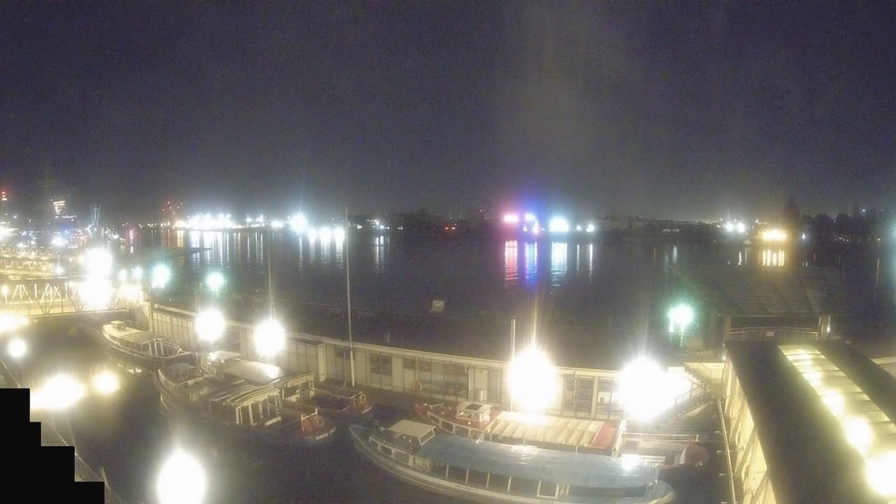 Archiv Foto Webcam Hamburg: Landungsbrücken