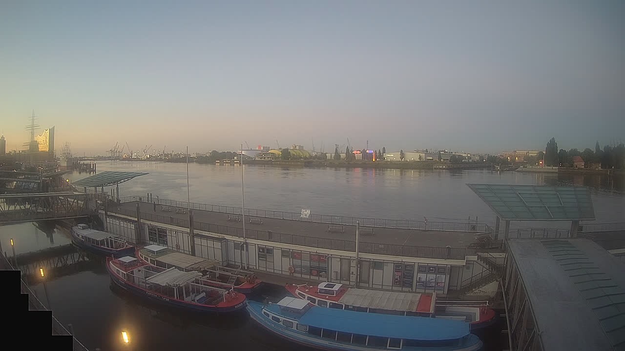 Archiv Foto Webcam Hamburg: Landungsbrücken