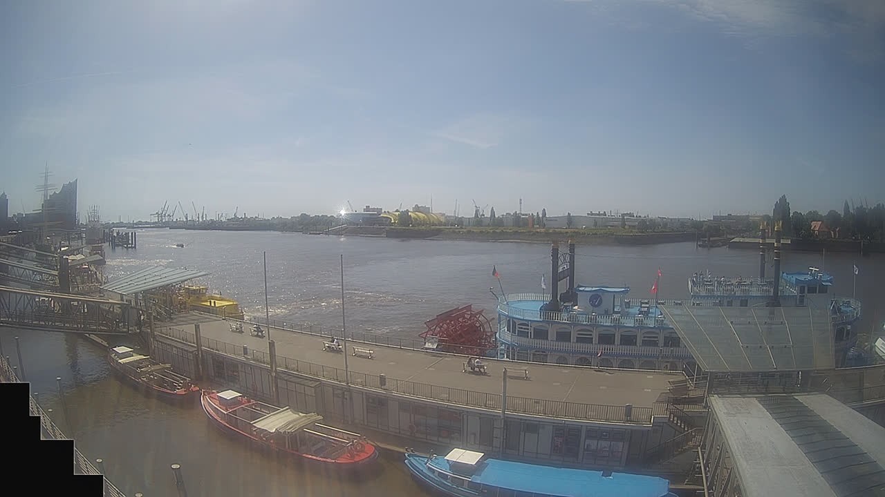 Archiv Foto Webcam Hamburg: Landungsbrücken