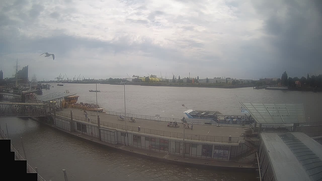 Archiv Foto Webcam Hamburg: Landungsbrücken