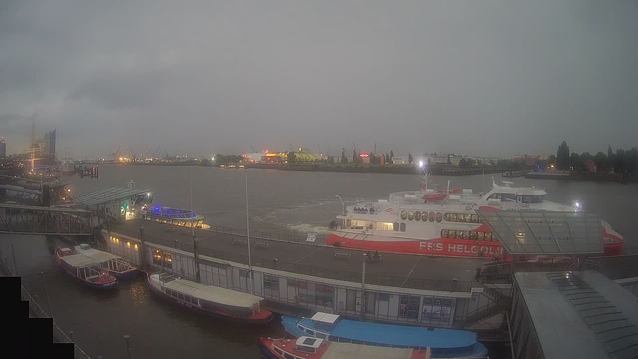 Archiv Foto Webcam Hamburg: Landungsbrücken