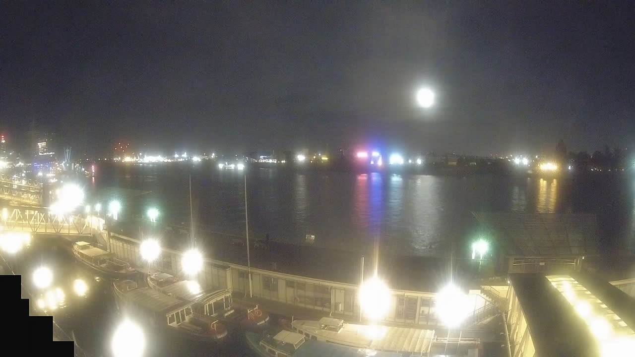 Archiv Foto Webcam Hamburg: Landungsbrücken