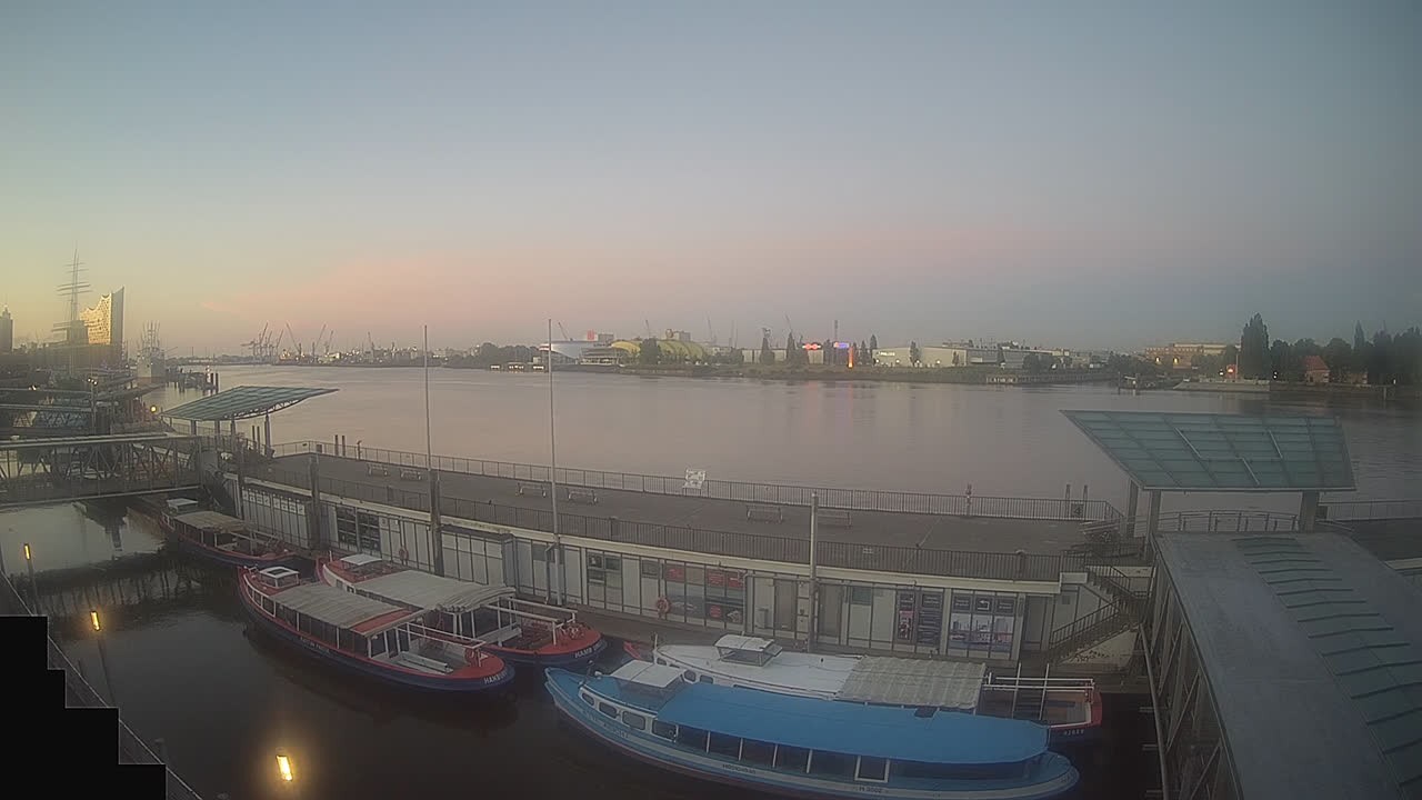 Archiv Foto Webcam Hamburg: Landungsbrücken