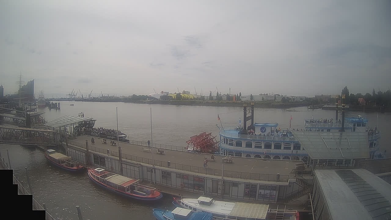 Archiv Foto Webcam Hamburg: Landungsbrücken
