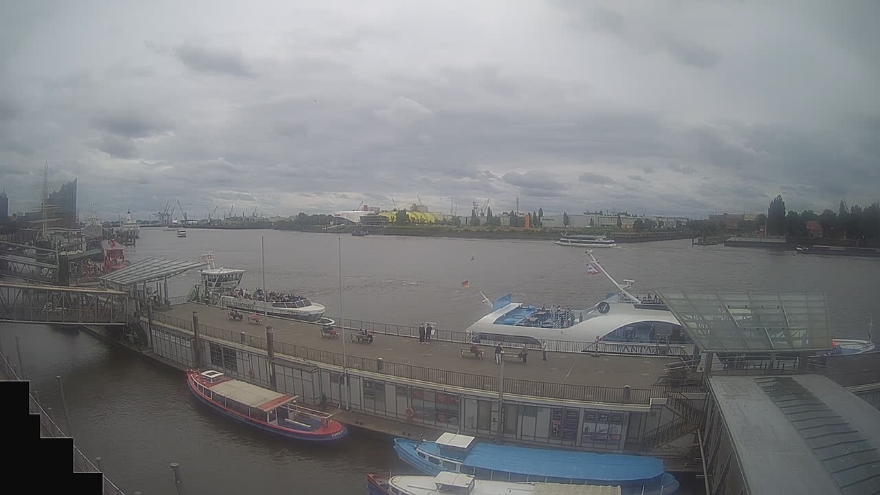 Archiv Foto Webcam Hamburg: Landungsbrücken