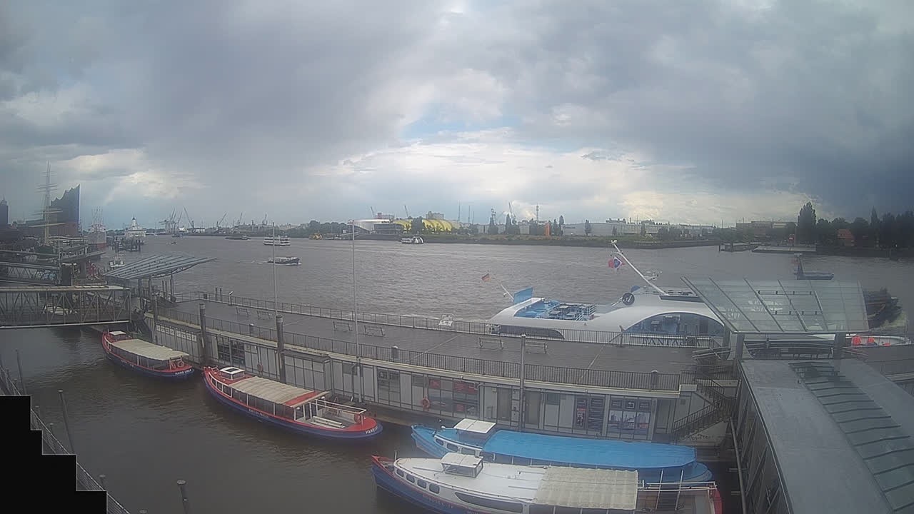 Archiv Foto Webcam Hamburg: Landungsbrücken