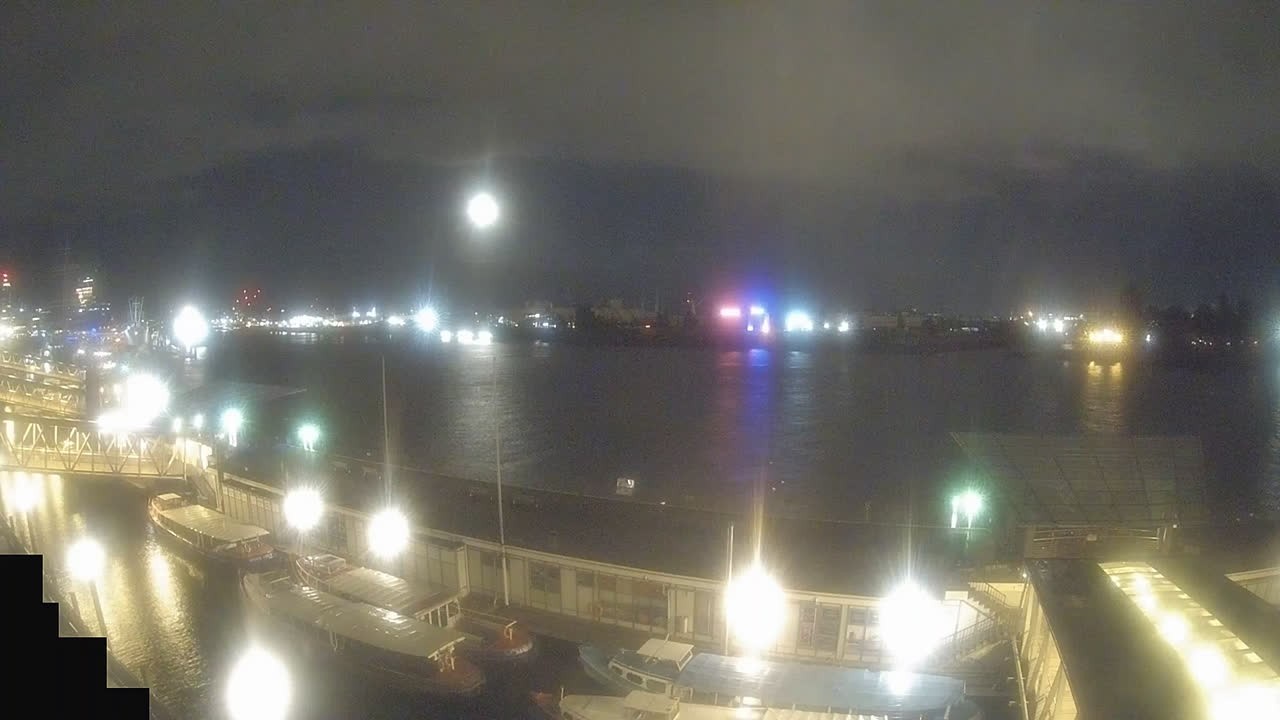 Archiv Foto Webcam Hamburg: Landungsbrücken