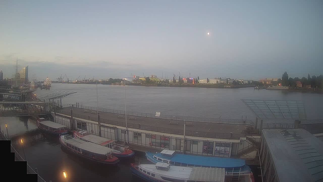 Archiv Foto Webcam Hamburg: Landungsbrücken