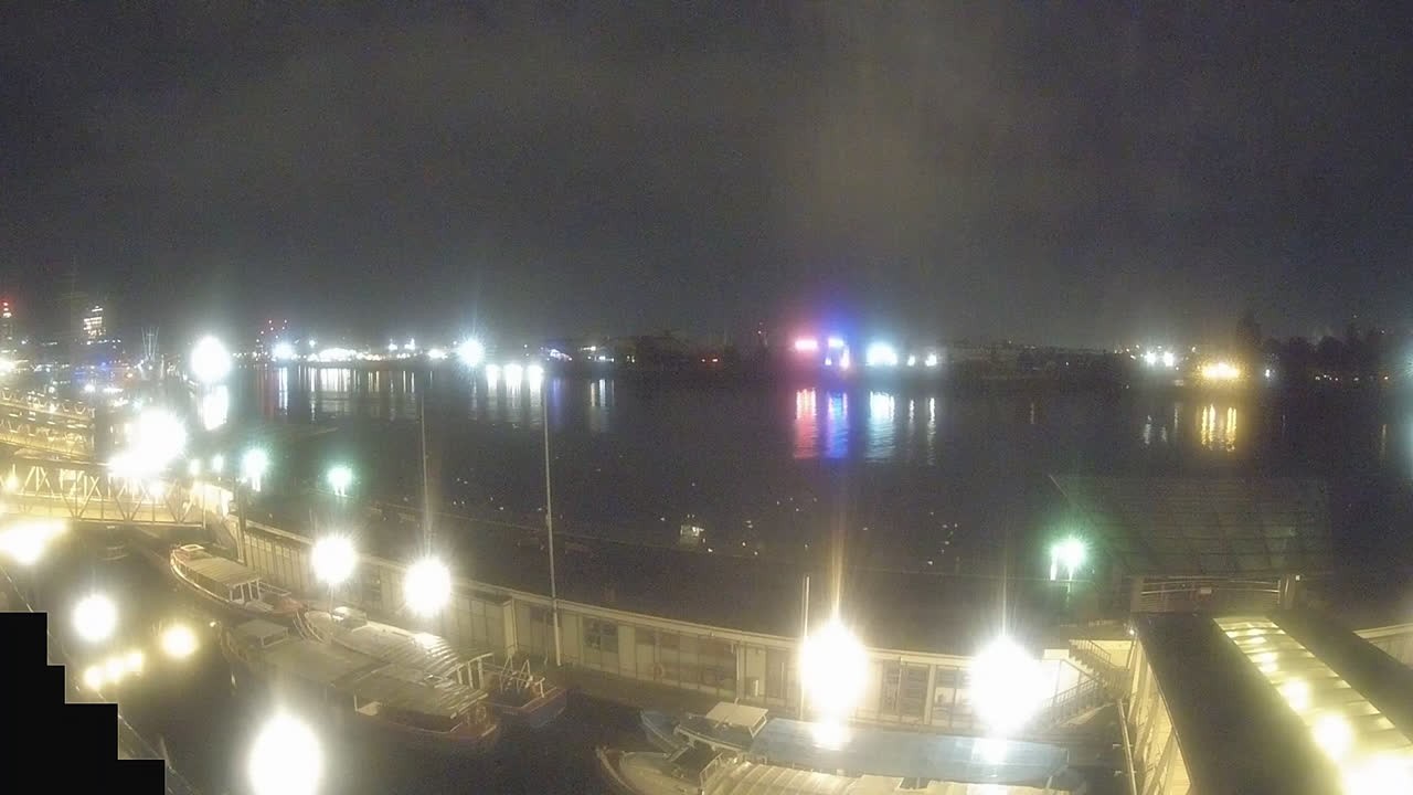 Archiv Foto Webcam Hamburg: Landungsbrücken