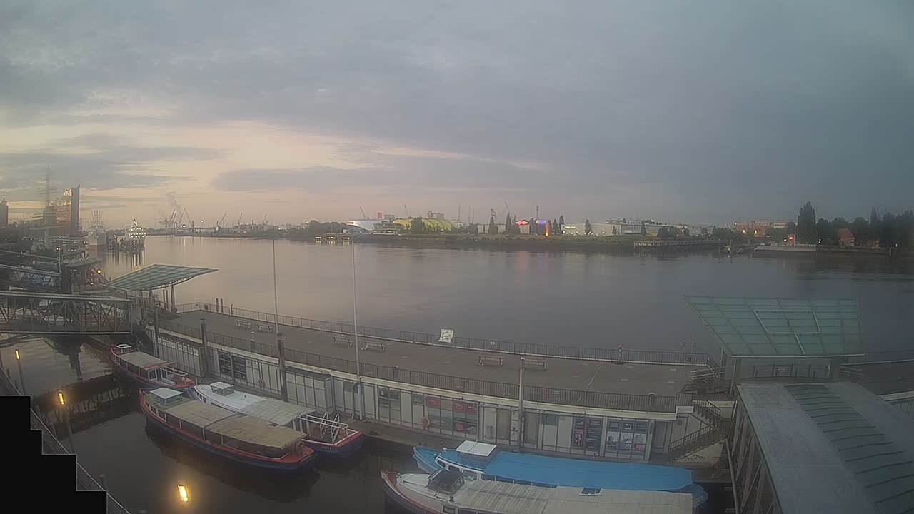 Archiv Foto Webcam Hamburg: Landungsbrücken