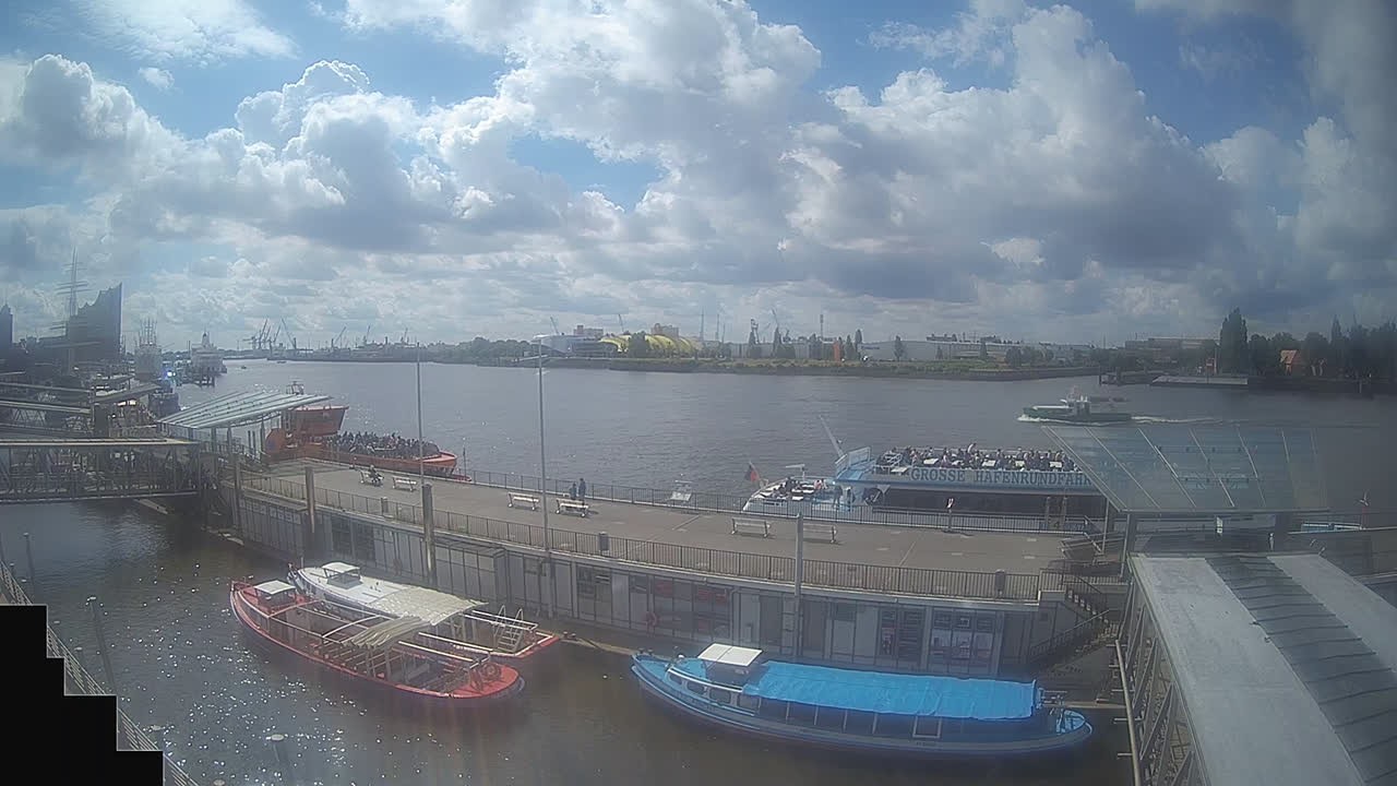 Archiv Foto Webcam Hamburg: Landungsbrücken