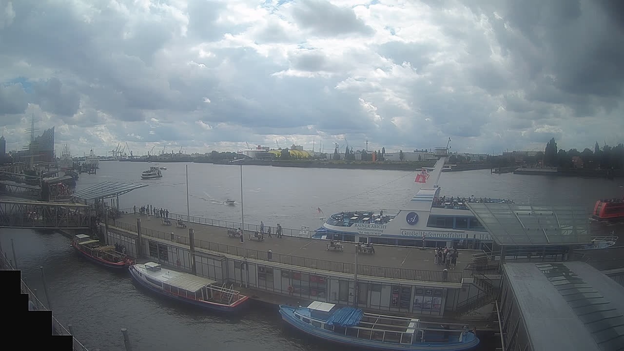Archiv Foto Webcam Hamburg: Landungsbrücken