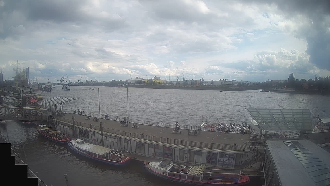 Archiv Foto Webcam Hamburg: Landungsbrücken