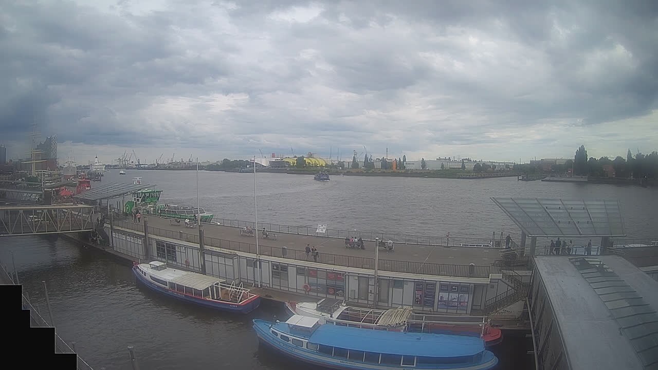 Archiv Foto Webcam Hamburg: Landungsbrücken