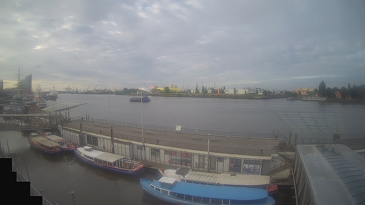 Archiv Foto Webcam Hamburg: Landungsbrücken
