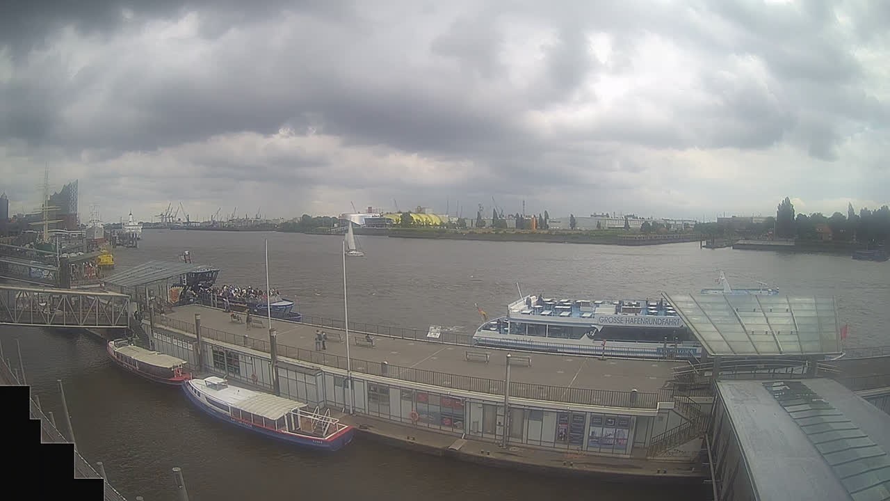Archiv Foto Webcam Hamburg: Landungsbrücken