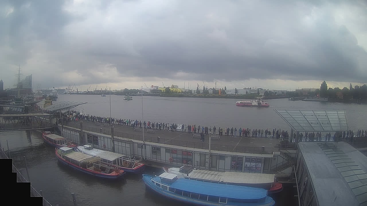 Archiv Foto Webcam Hamburg: Landungsbrücken