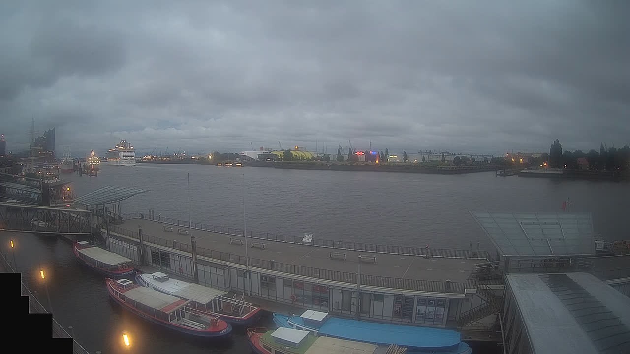 Archiv Foto Webcam Hamburg: Landungsbrücken